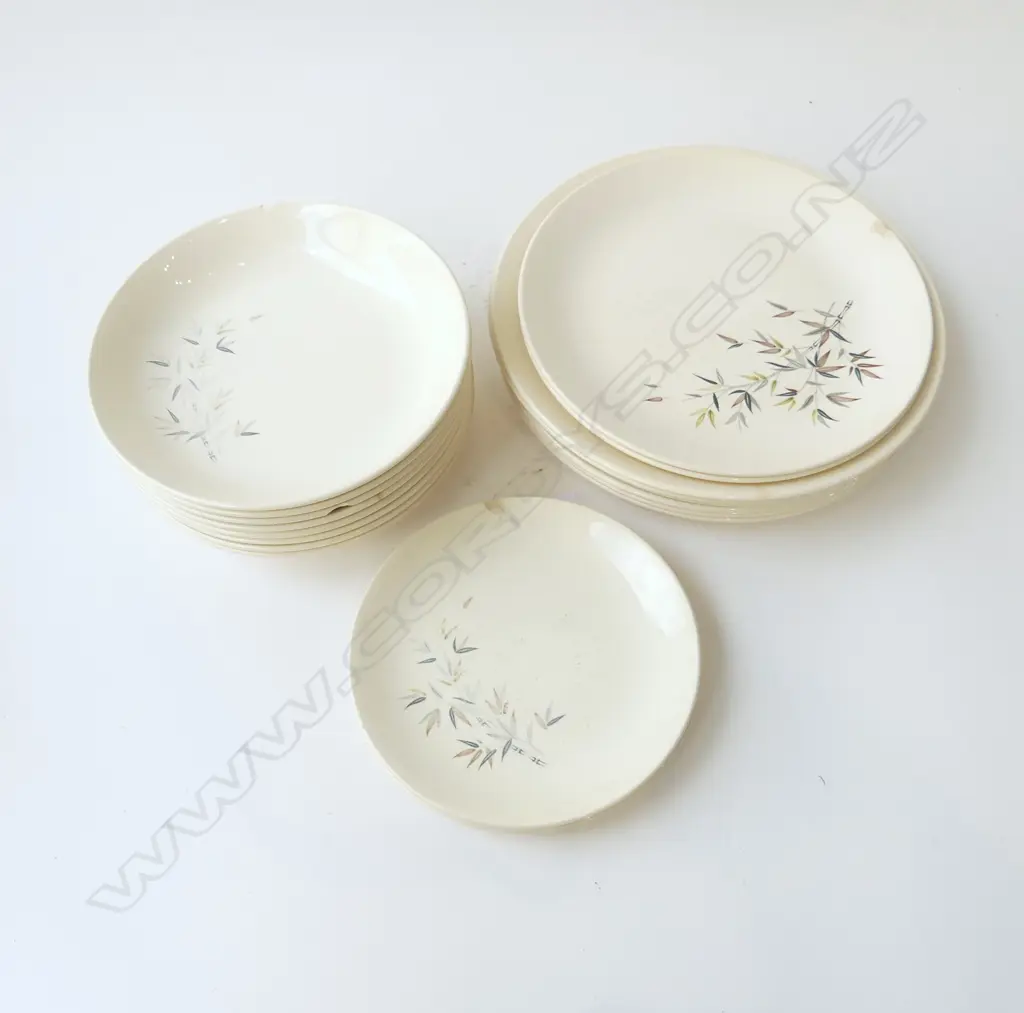 ASST CROWN LYNN 'GREEN BAMBOO' PLATES (FAULTS) & BOWLS Image 1++