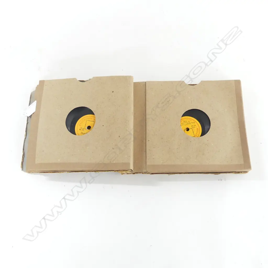 VINTAGE CHILDRENS RECORDS IN FOLDER Image 1++