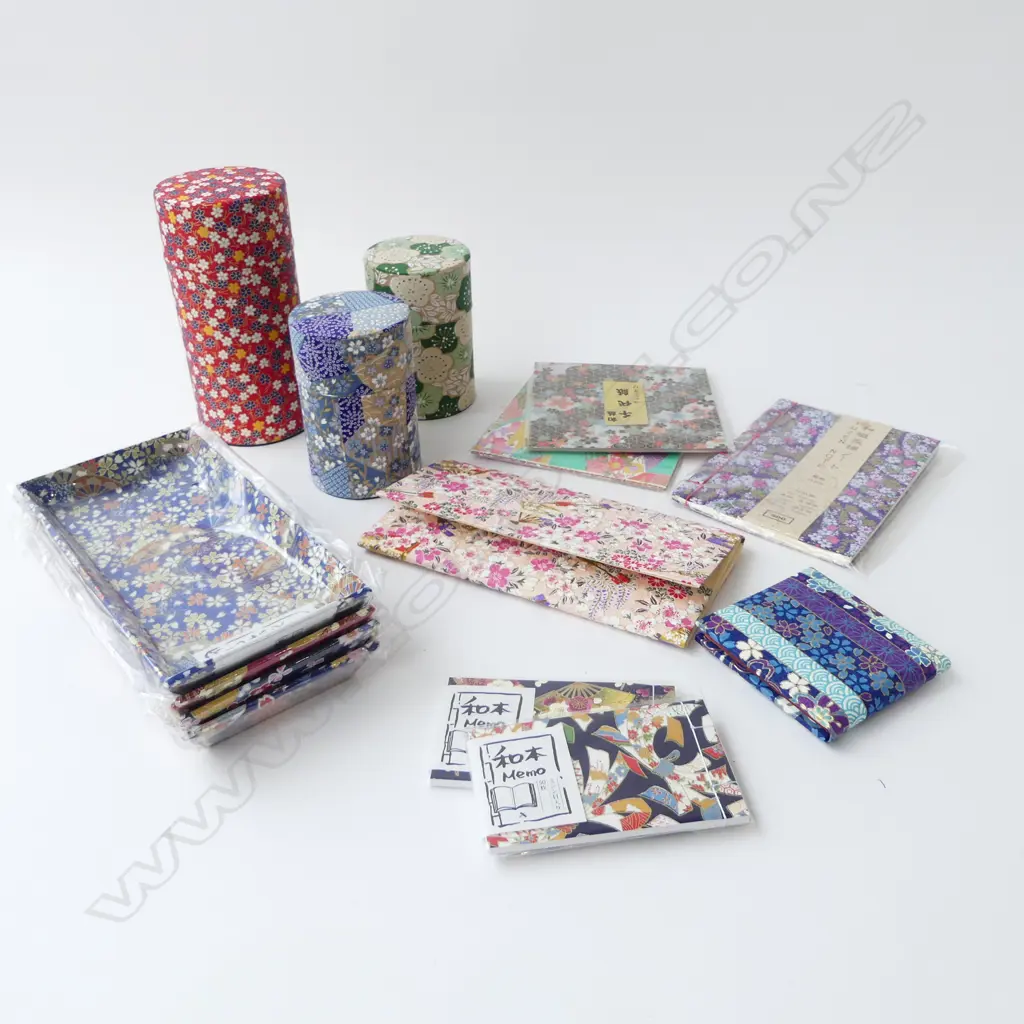 ASST ‘AS NEW’ JAPANESE TEA TINS, SMALL TRAYS, NOTEBOOKS, PAPER, MIRROR ETC Image 1++