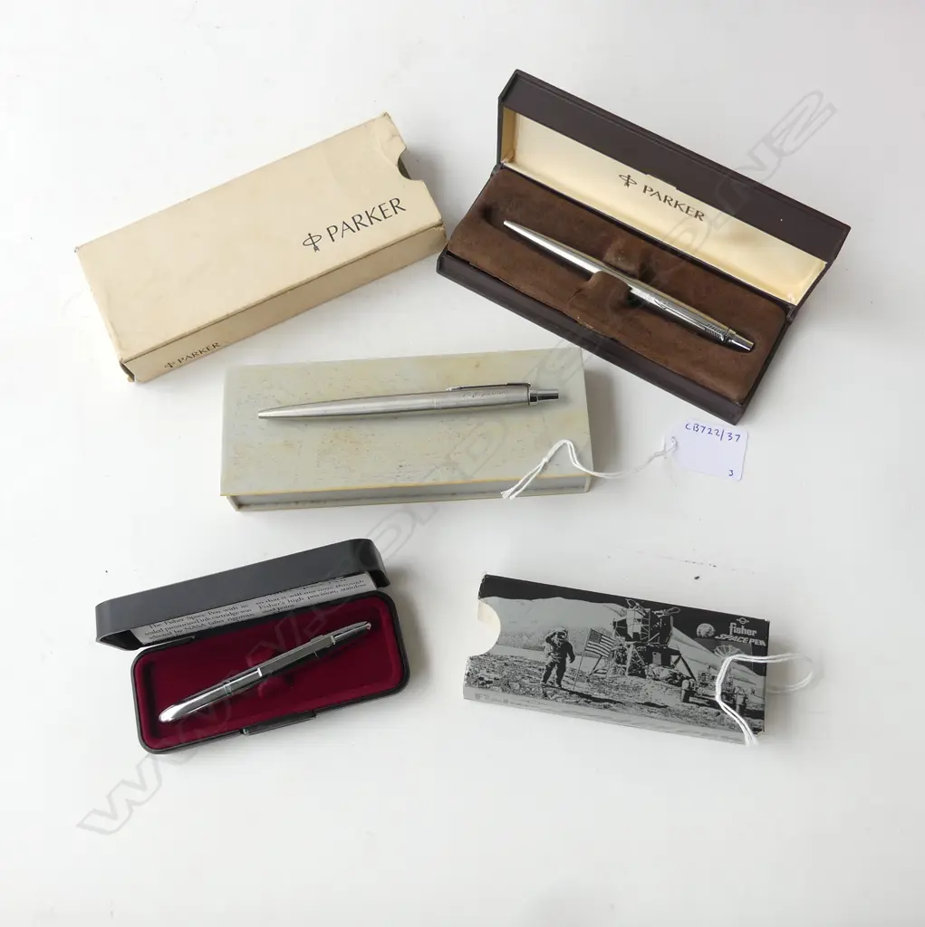 2 BOXED PARKER PENS & FISHER SPACE PEN Image 1++