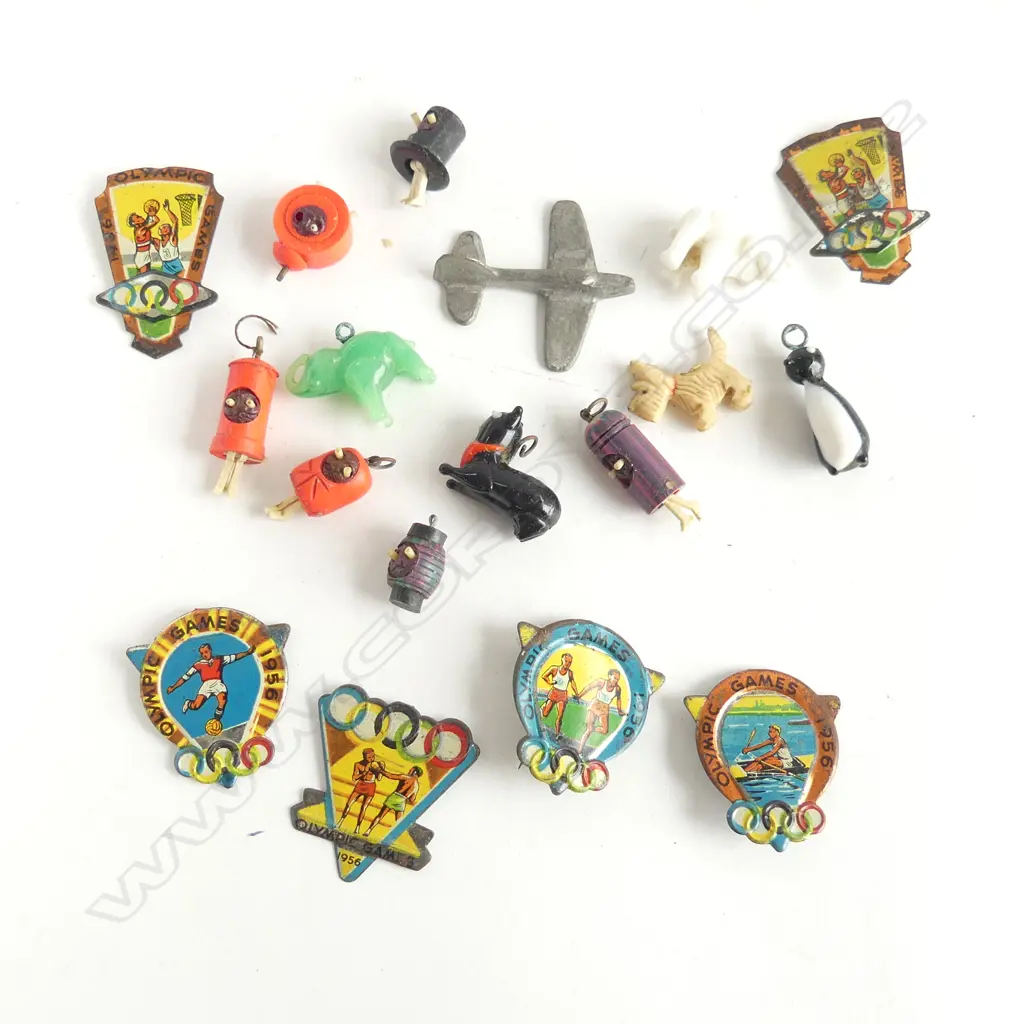 ASST. NZ & OTHER MILITARY BADGES + OLD MINI TOYS ETC Image 1++