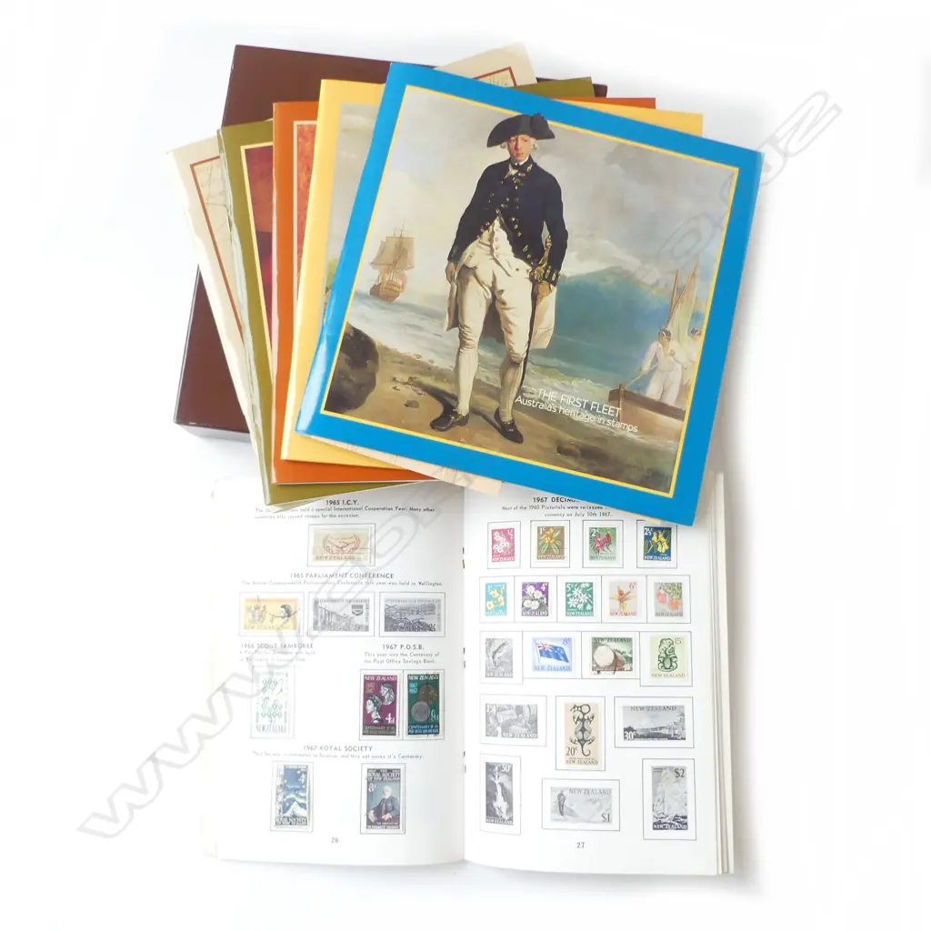 NZ STAMP ALBUM & AUSTRALIAN BICENTENNIAL COLLECTION Image 1++