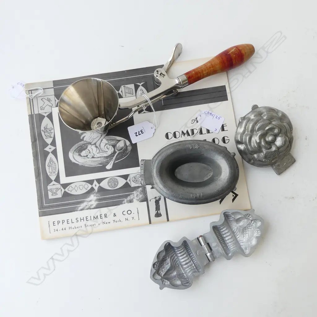VINTAGE ICE CREAM SCOOP L170mm BOOK METAL MOULDS FOR ICE CREAM, 3 PEWTER ICE CREAM MOULDS BASKET, CAMELIA & WILTON L90mm Image 1++