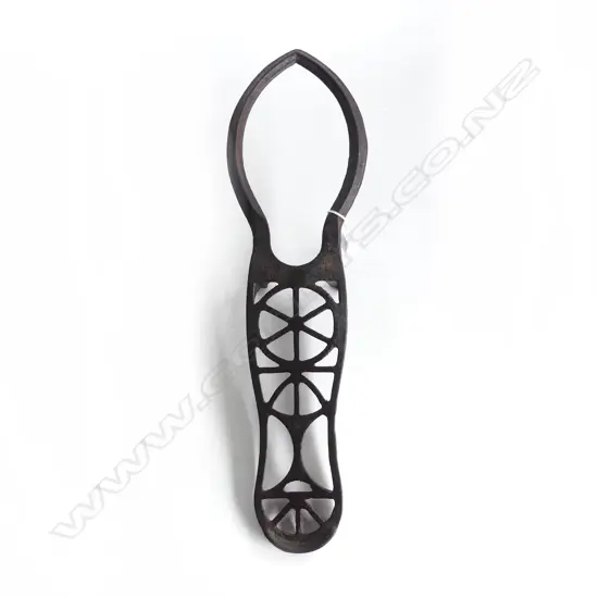 CAST IRON BOOTJACK L530mm