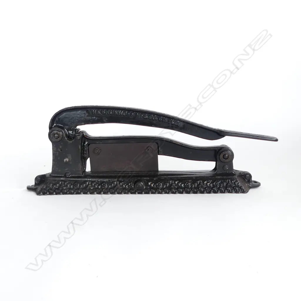 VICT THE BRUNHOFF CO TOBACCO CUTTER CAST IRON  L430MM Image 1++