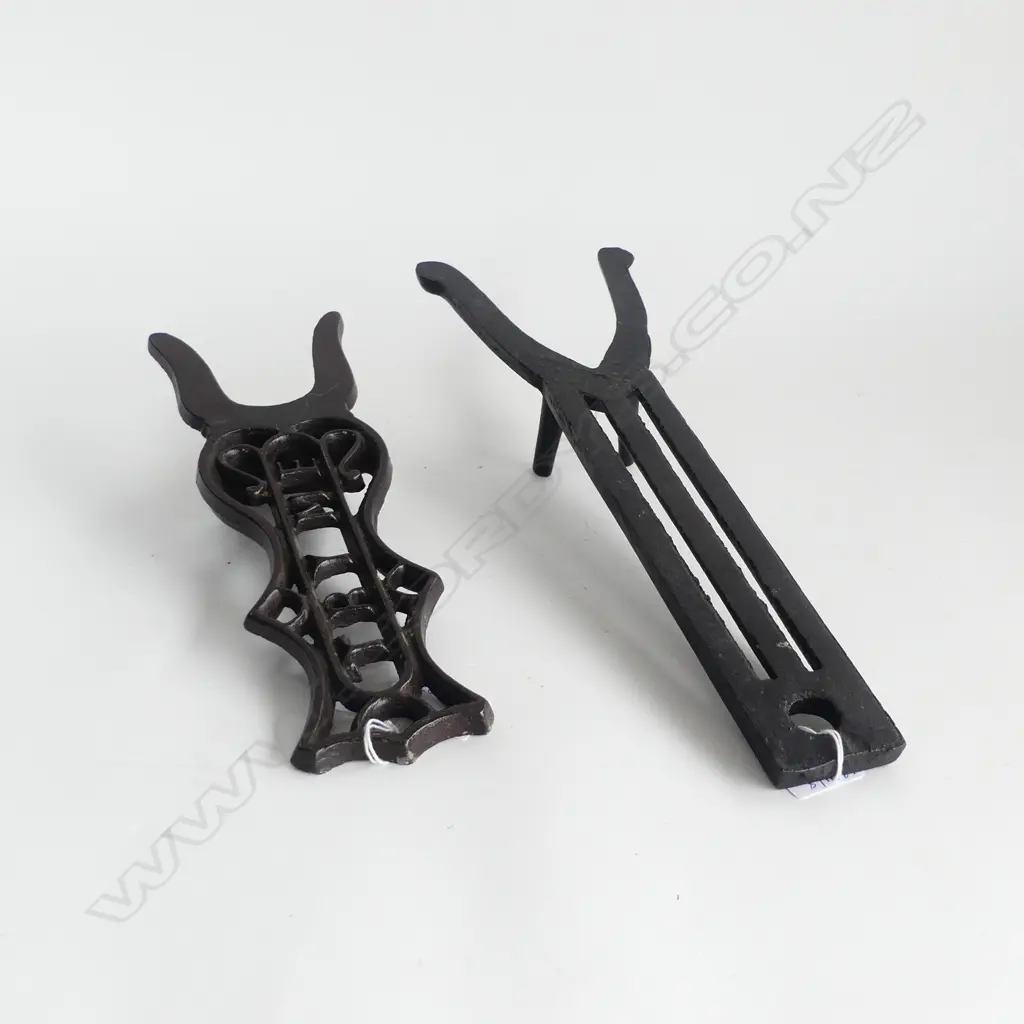 2 VICT CAST IRON BOOT PULLERS L370MM LONGEST Image 1++
