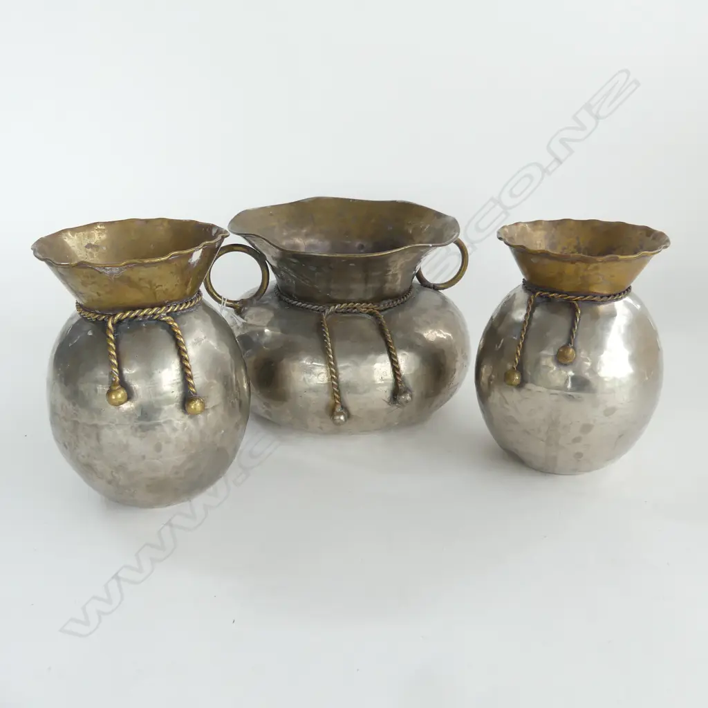 3 SILVER METAL VASES H.165mm Image 1++