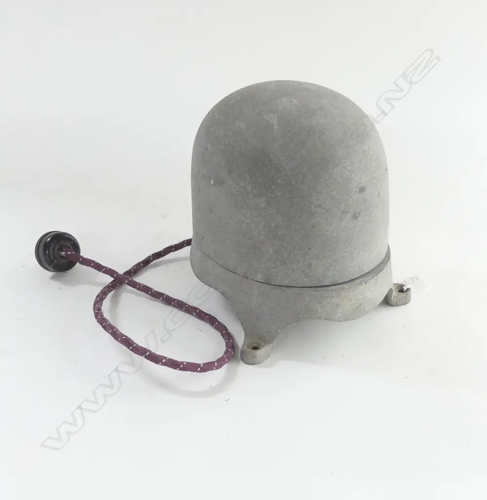 OLD ALUMINIUM HEATED HATBLOCK Image 1++