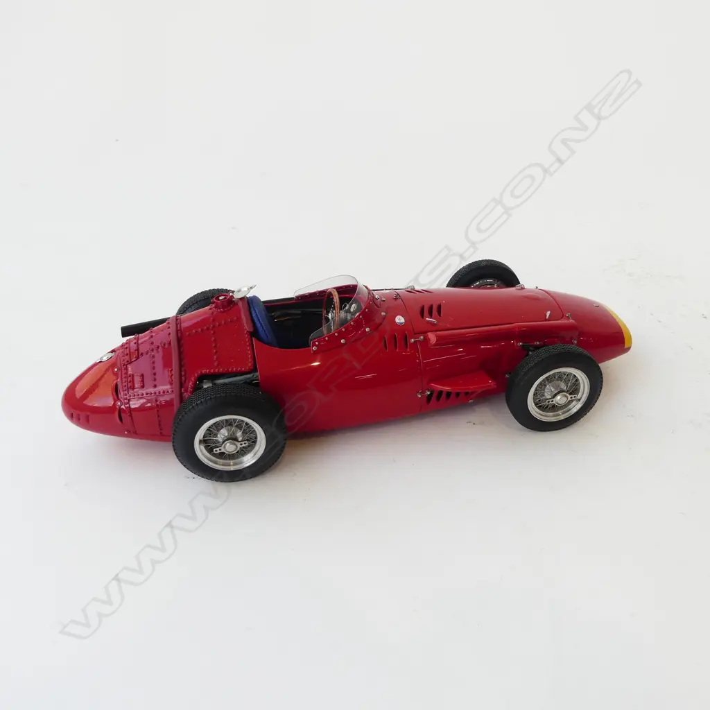 MODEL RACING CAR; CMC 1:18 MASERATI 250F 1957 L.240mm Image 1++