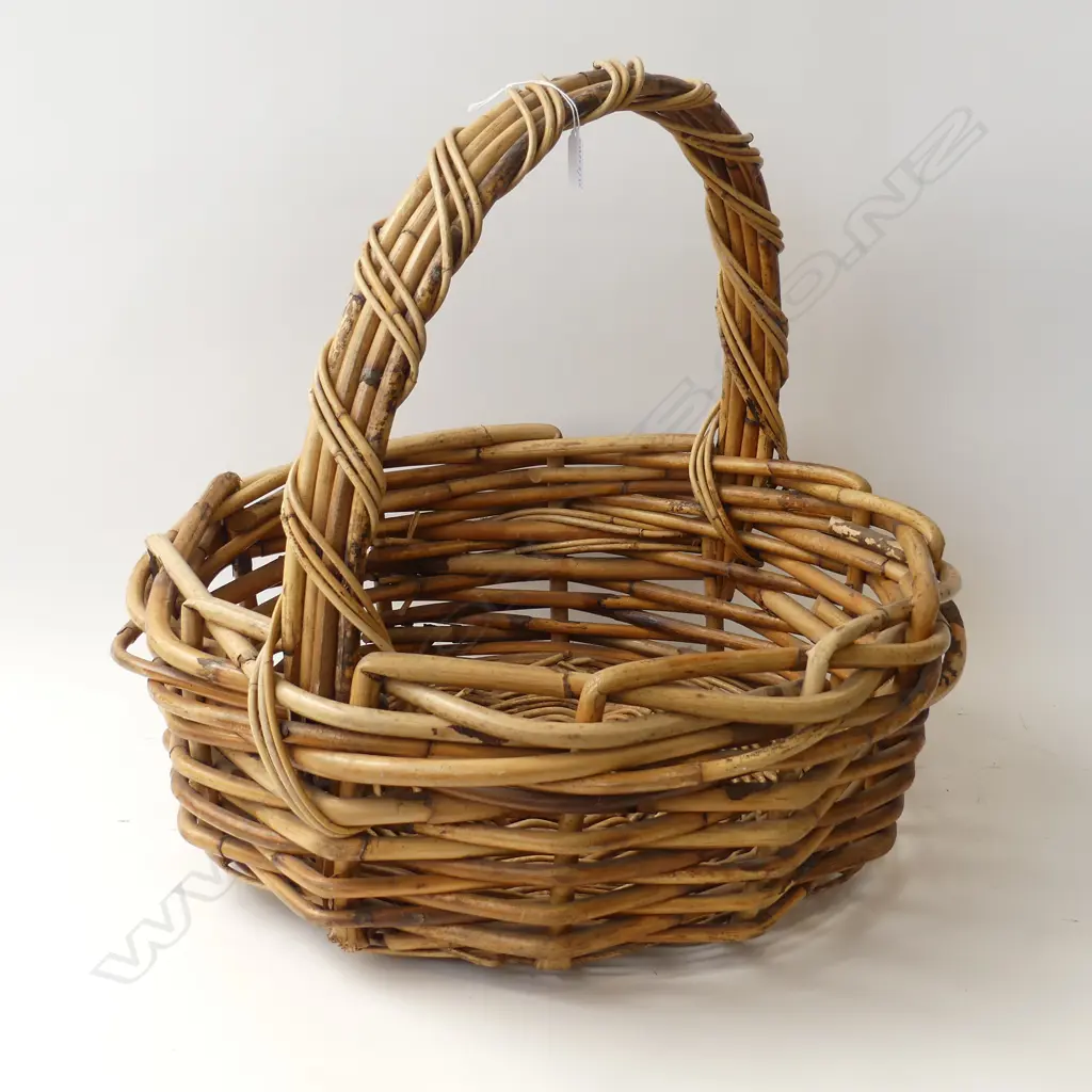 LARGE VINTAGE CHUNKY WOVEN WICKER BASKET, DIA.600MM H.550MM Image 1++
