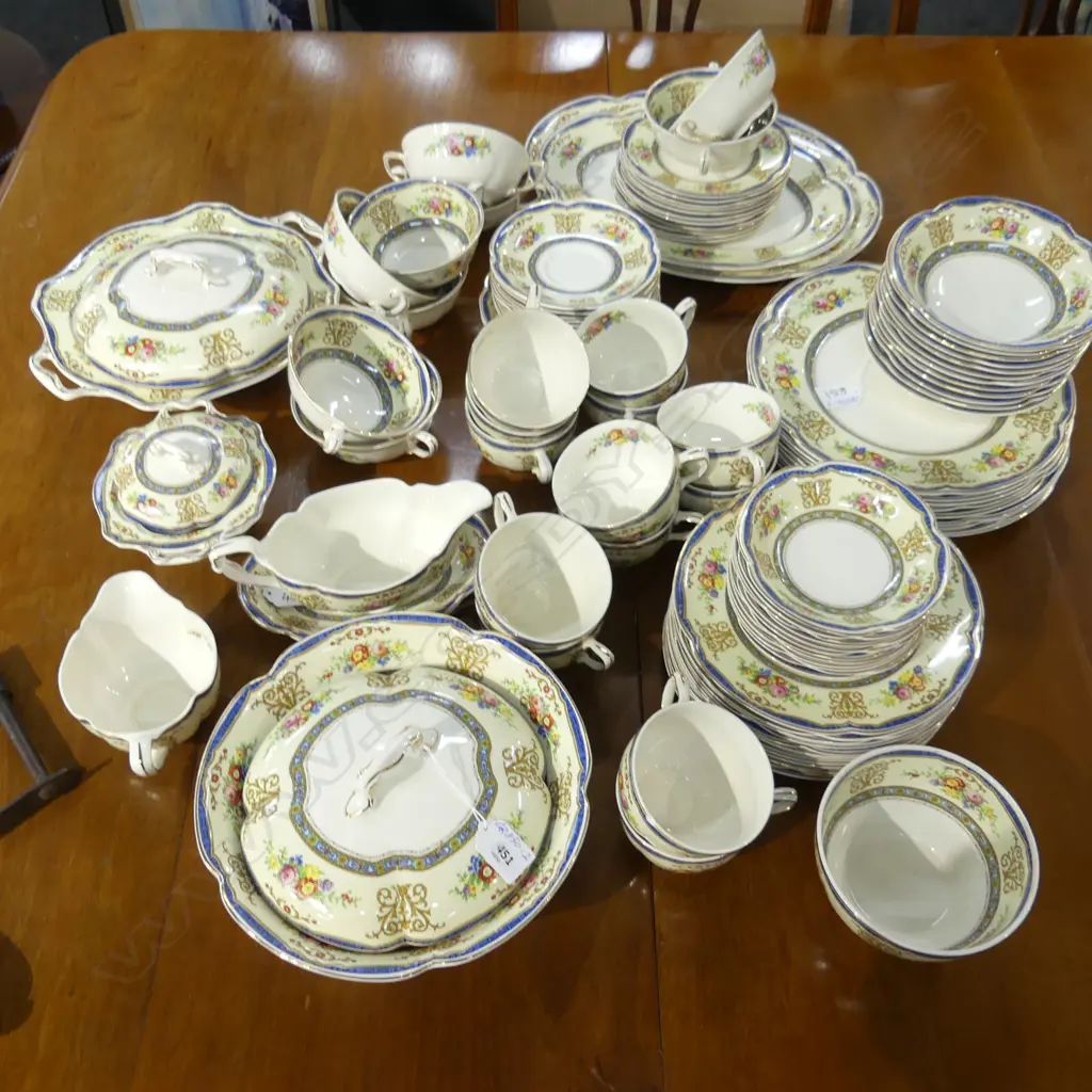 LG PAREEK JOHNSON BROS 'THE MARQUIS' DINNER SERVICE approx 102 PCS Image 1++
