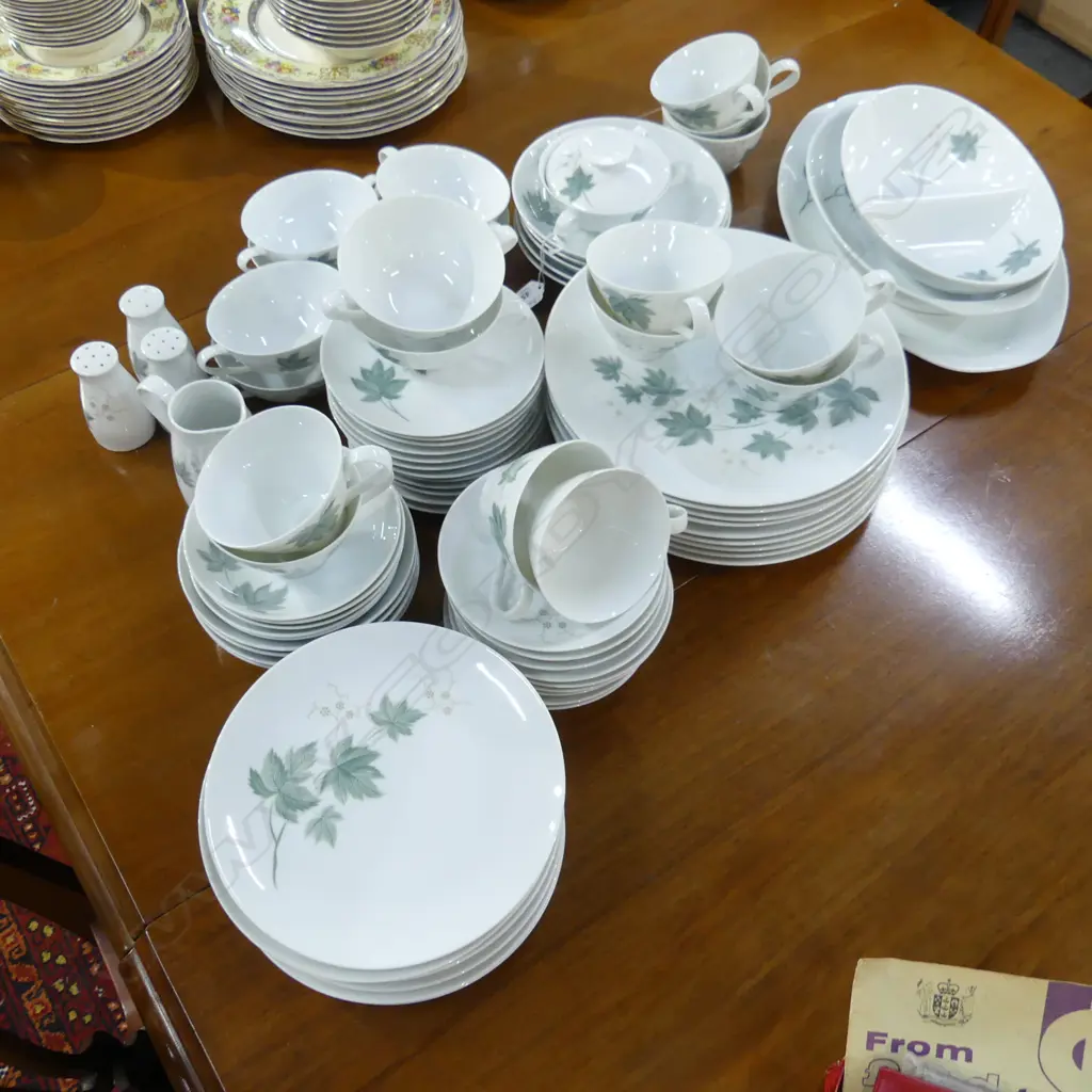 NORITAKE 'WILD IVY' DINNER SERVICE Image 1++