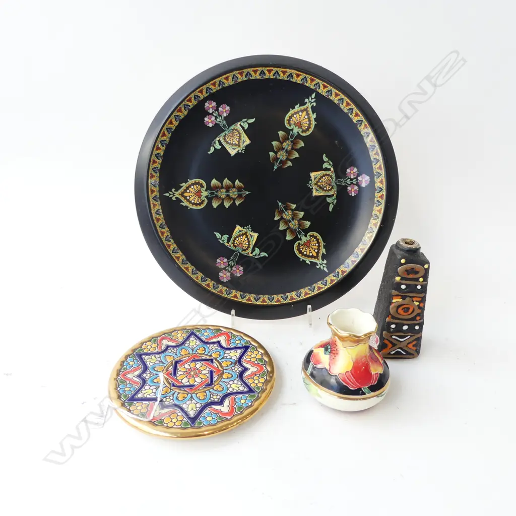 4 PCES; PLATE 270mm dia, SPANISH PLATE, 2 VASES H.115mm Image 1++