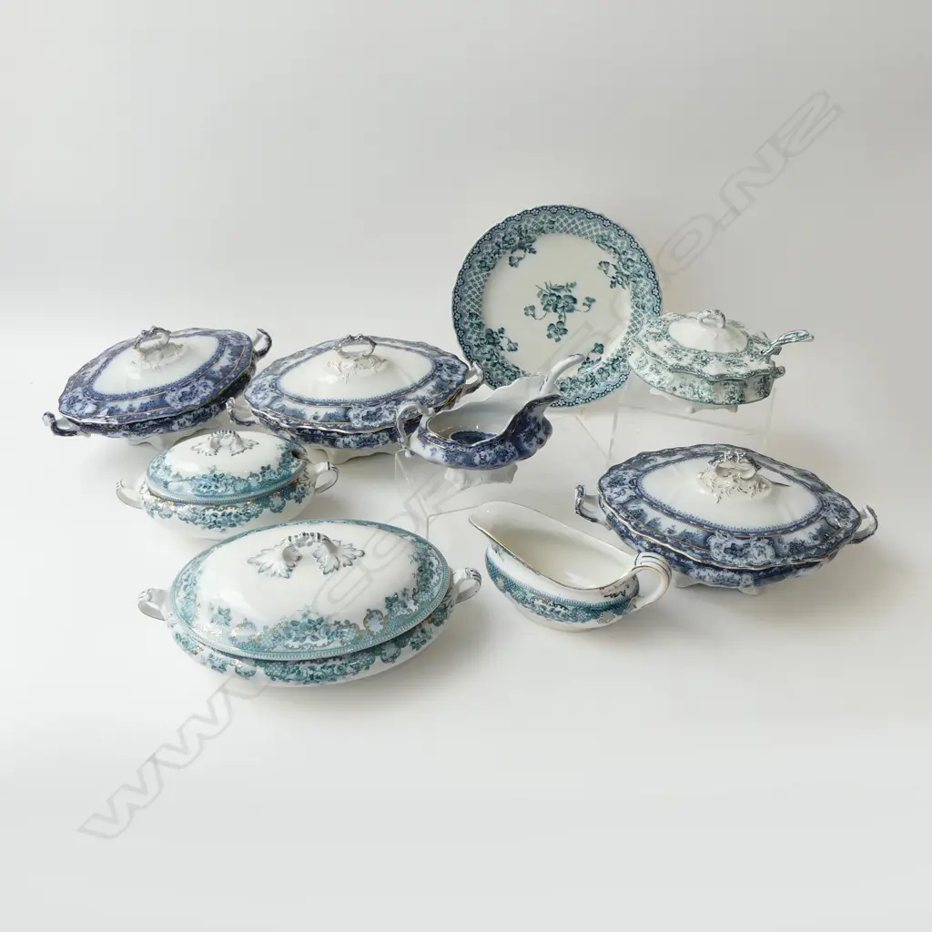 9 PCES; 6 LIDDED TUREENS, 2 SAUCE BOATS, PLATE Image 1++