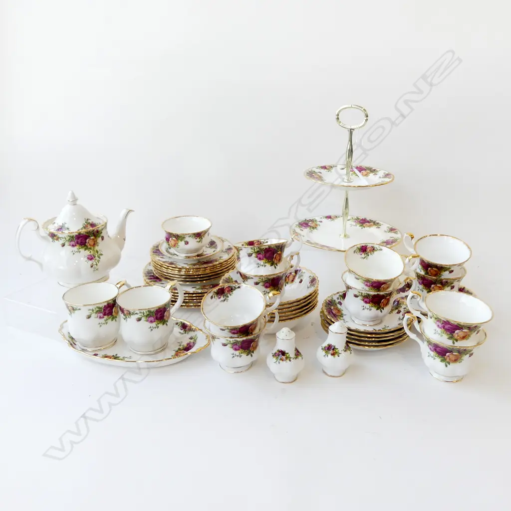 ROYAL ALBERT OLD COUNTRY ROSES; 10 CUPS, 9 SAUCERS, 6+7 SIDE PLATES, 6 CEREAL BOWLS, CAKE STAND, TEAPOT ETC Image 1++
