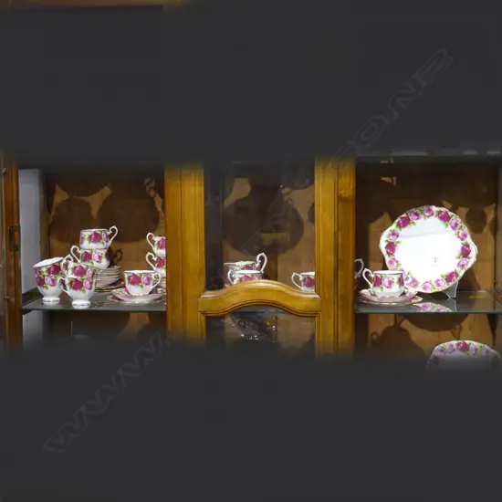 ROYAL ALBERT OLD COUNTRY ROSES