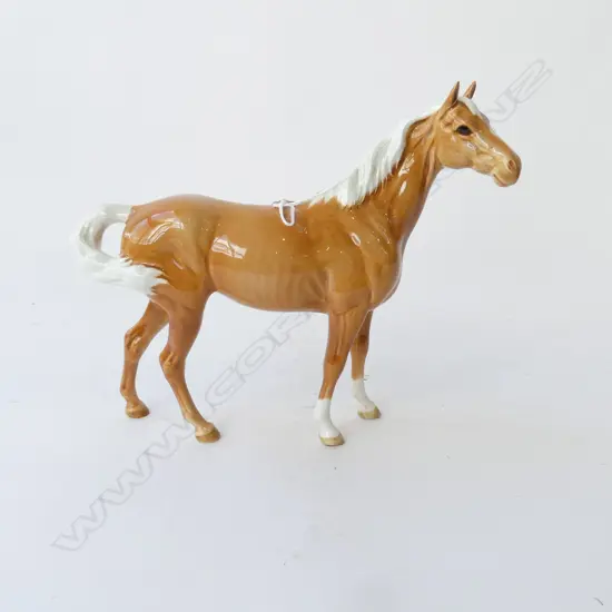 BESWICK "SWISH TAIL" HORSE  H 215 X  L 255 #1182