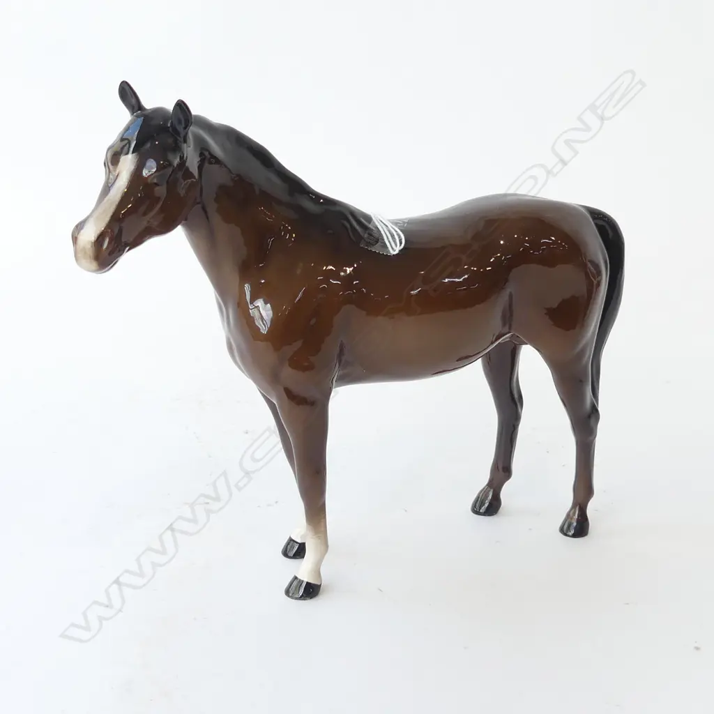 BESWICK BROWN HORSE H 190mm L 230 mm Image 1++