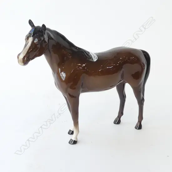 BESWICK BROWN HORSE H 190mm L 230 mm