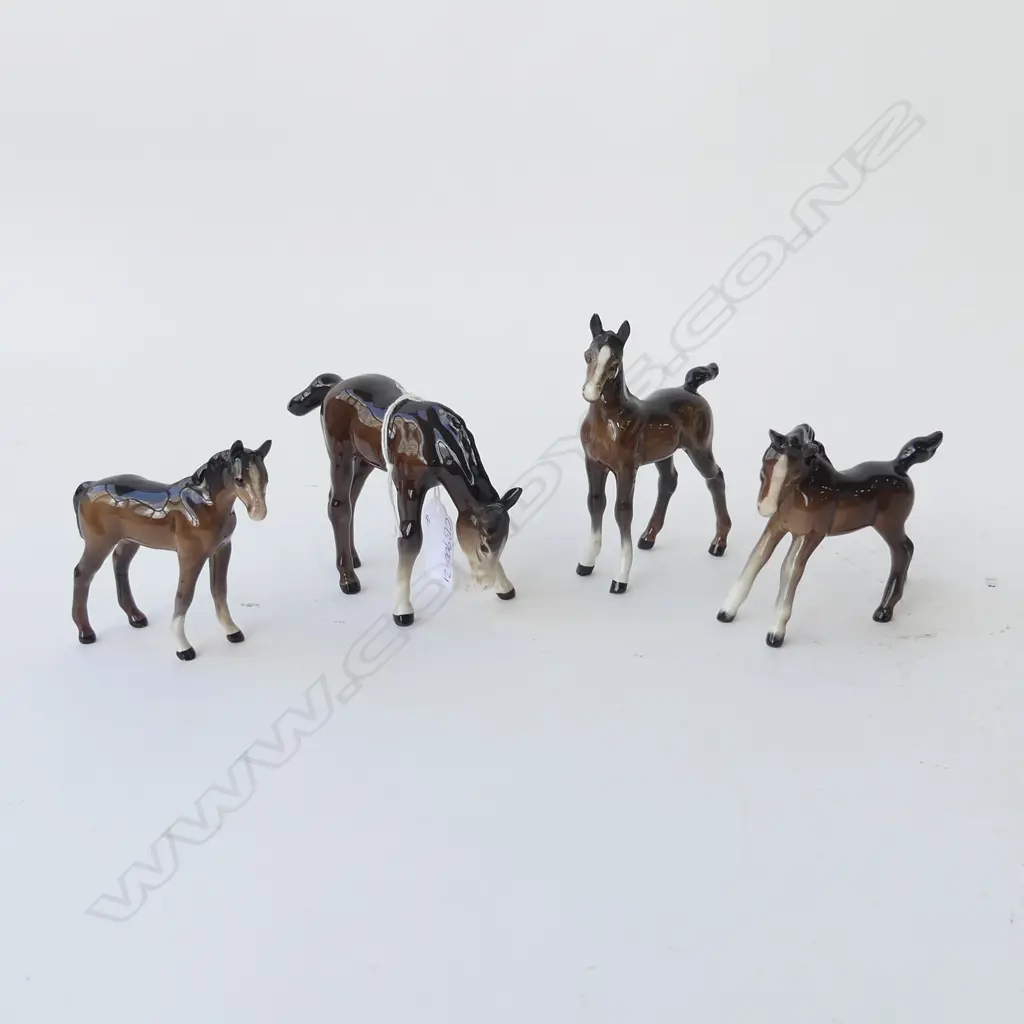 4 BESWICK SMALL PONYS " TALLEST H 110 ONE LEG REPAIRED Image 1++