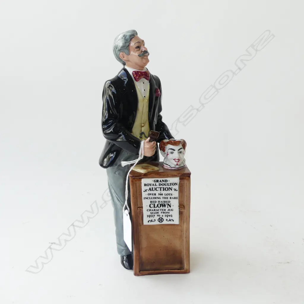 ROYAL DOULTON 'THE AUCTIONEER' H.230mm Image 1++