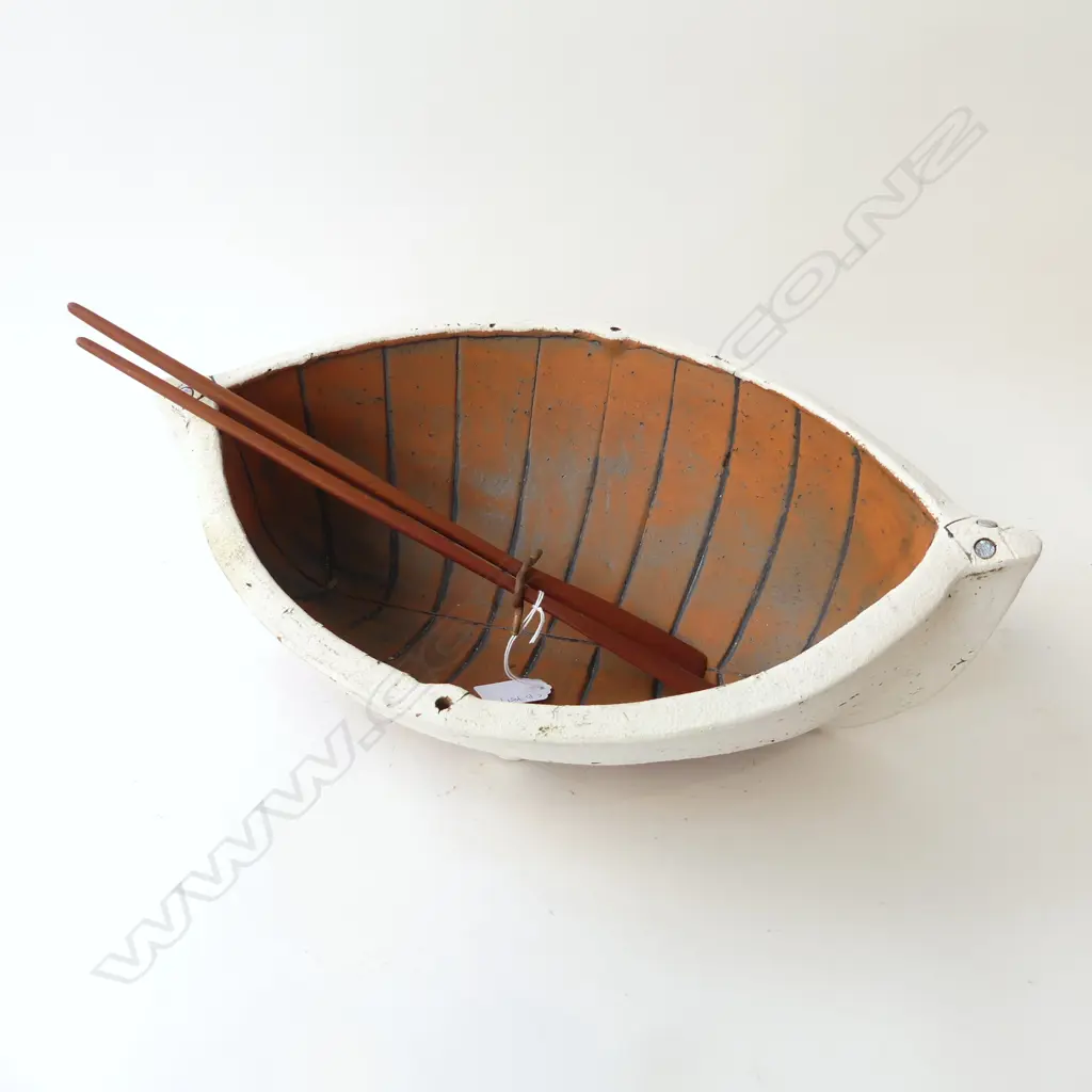 FERN FLAT POTTERY DINGHY BOAT w. KAURI OARS L.420mm Image 1++