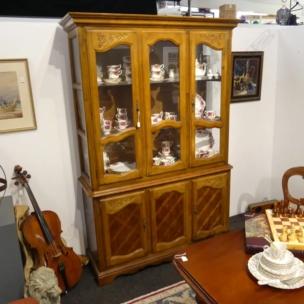 DISPLAY CABINET 1320x430x2010mm Image 1++