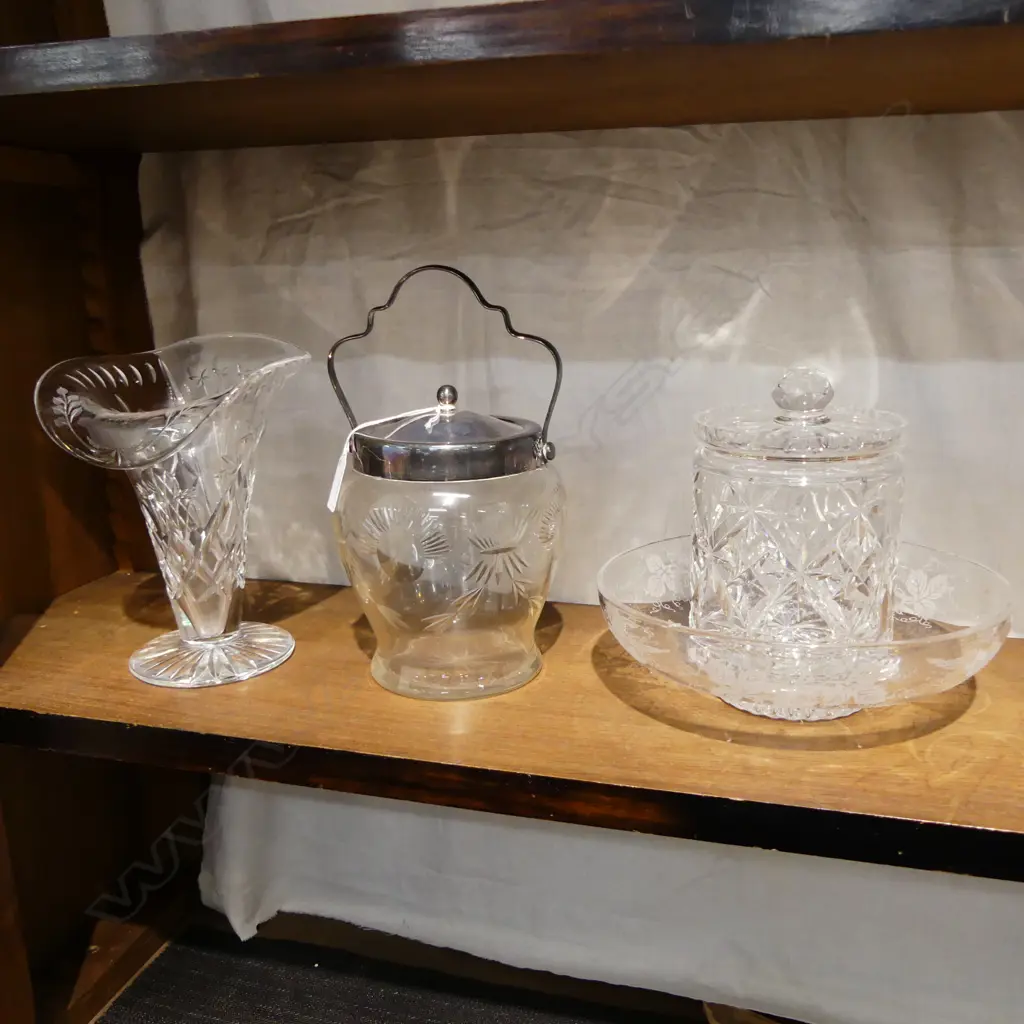 4 PCES CRYSTAL; BOWL 225mm dia, 2 JARS & VASE Image 1++