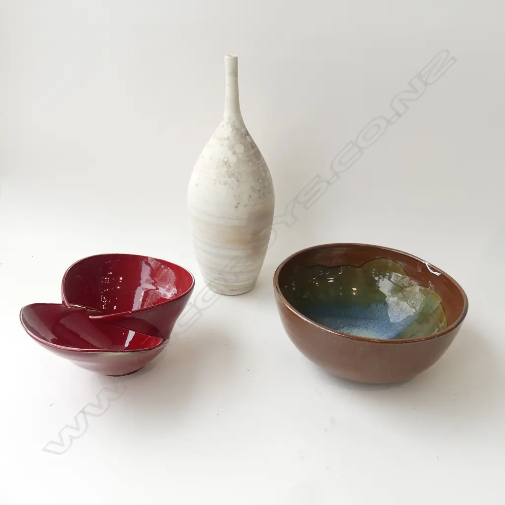 3 PIECES NZ POTTERY Image 1++