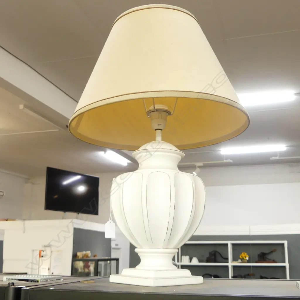 SPANISH WHITE CERAMIC TABLE LAMP H.595mm Image 1++