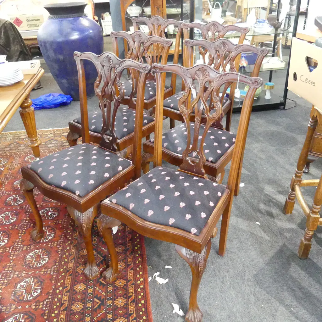 8 CHIPPENDALE STYLE DINING CHAIRS Image 1++