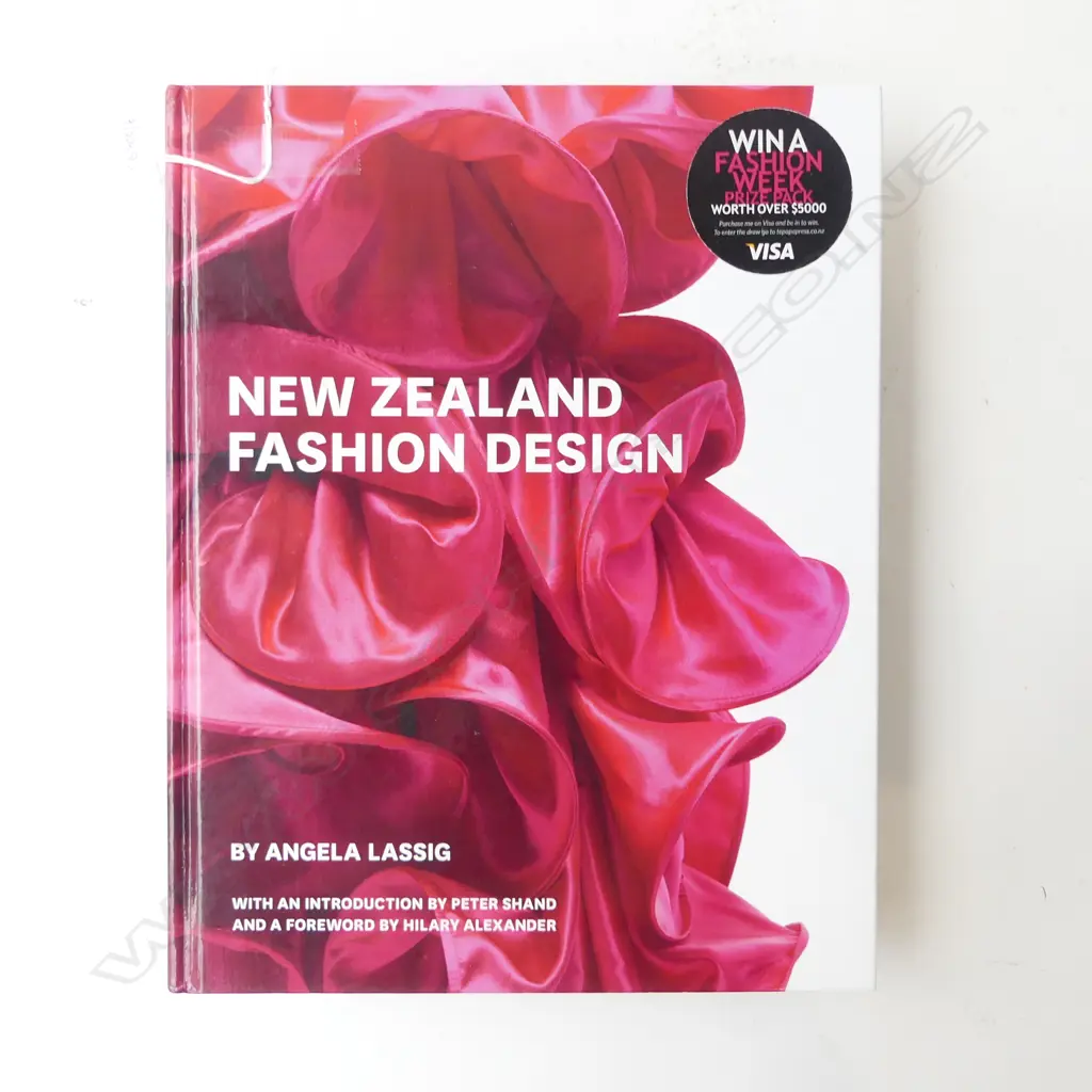 BOOK; NZ FASHION DESIGN, ANGELA LASSIG, TE PAPA PRESS Image 1++