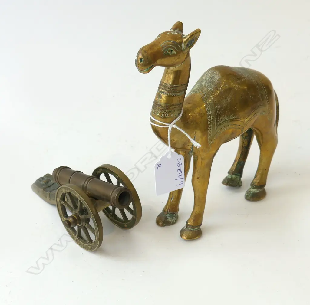 SOLID BRASS CAMEL H.180mm & CANON Image 1++