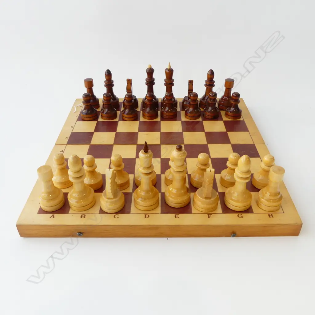 32PC WOODEN CHESS WITH BOARD AS FOLDING BOX, L.400MM Image 1++