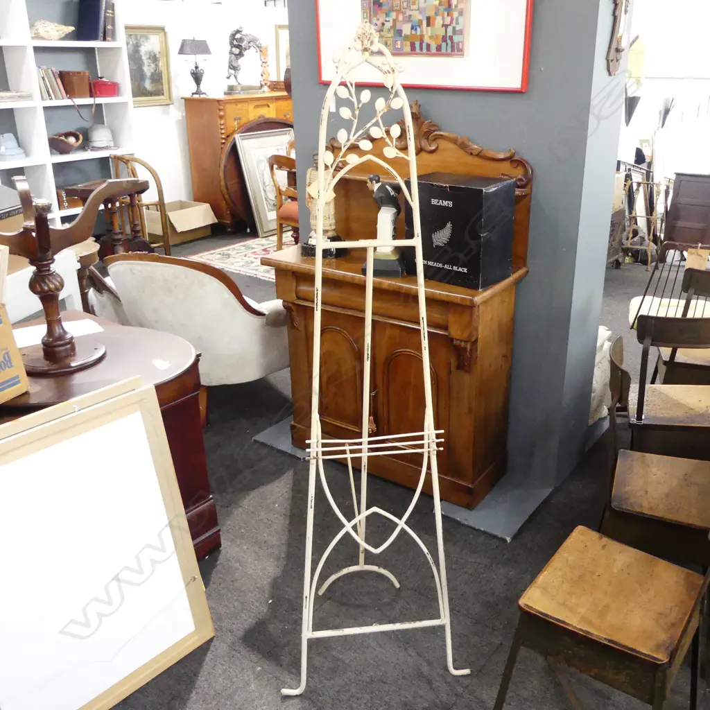 WHITE METAL EASEL H.1610mm Image 1++