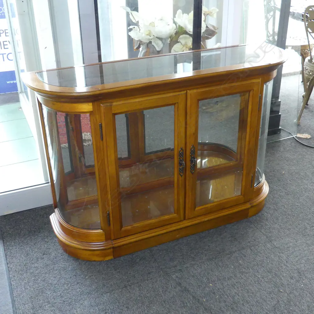 LOW MODERN QUALITY DISPLAY CABINET adjustable glass shelves 1090 x 330 x 740mm. Glass top curved glass side panels Image 1++