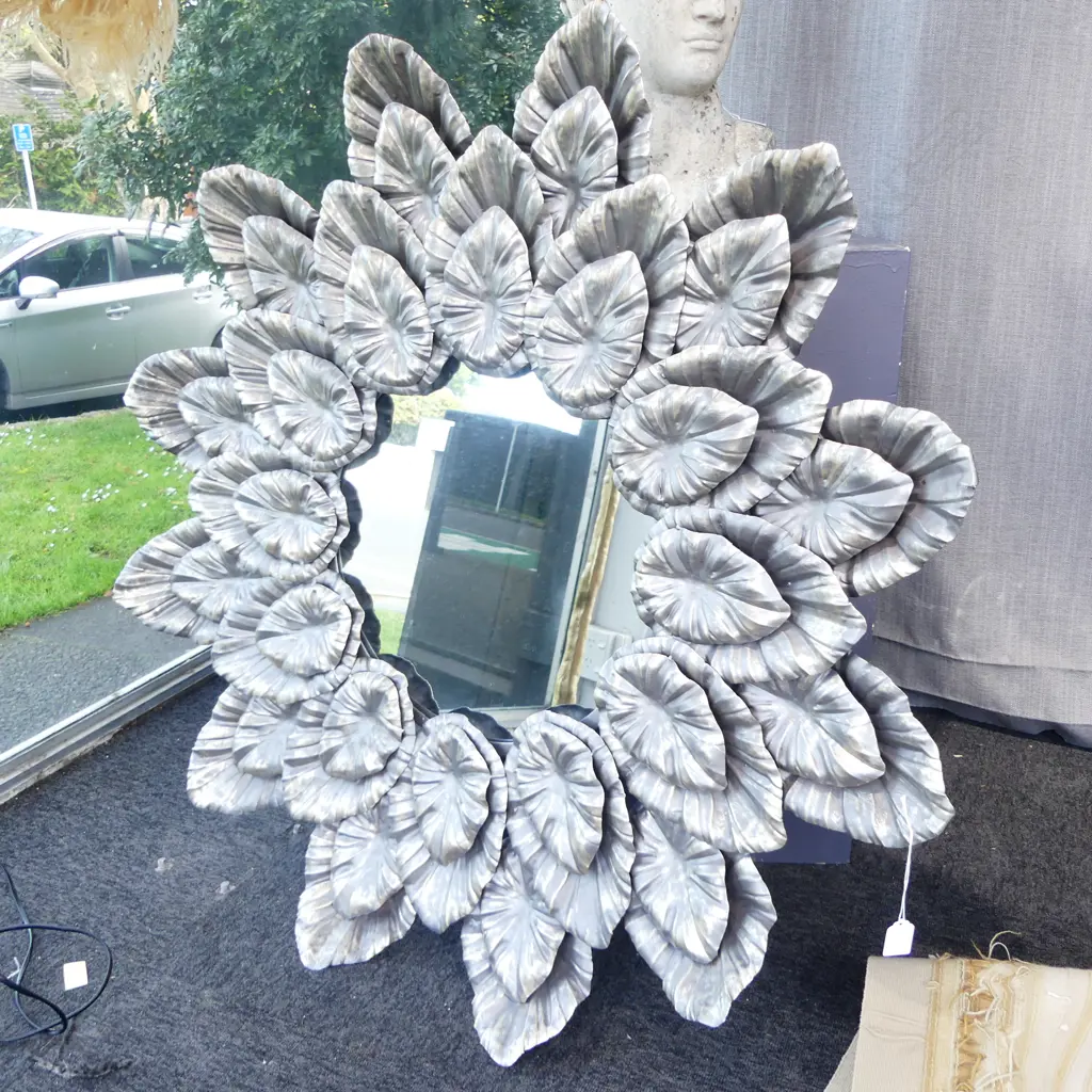 LG ORNATE MIRROR 1000mm dia Image 1++