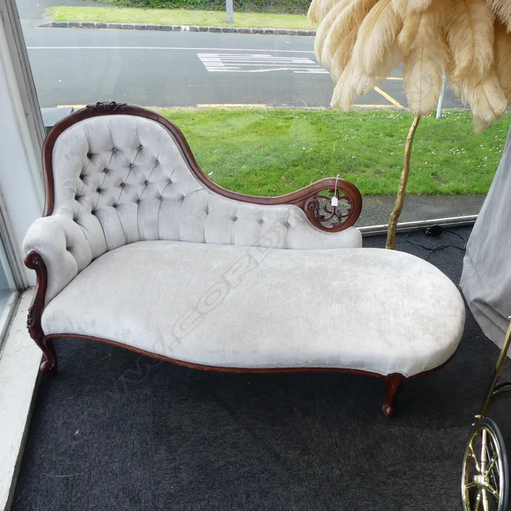 VICTORIAN CHAISE 1700x700x900mm Image 1++