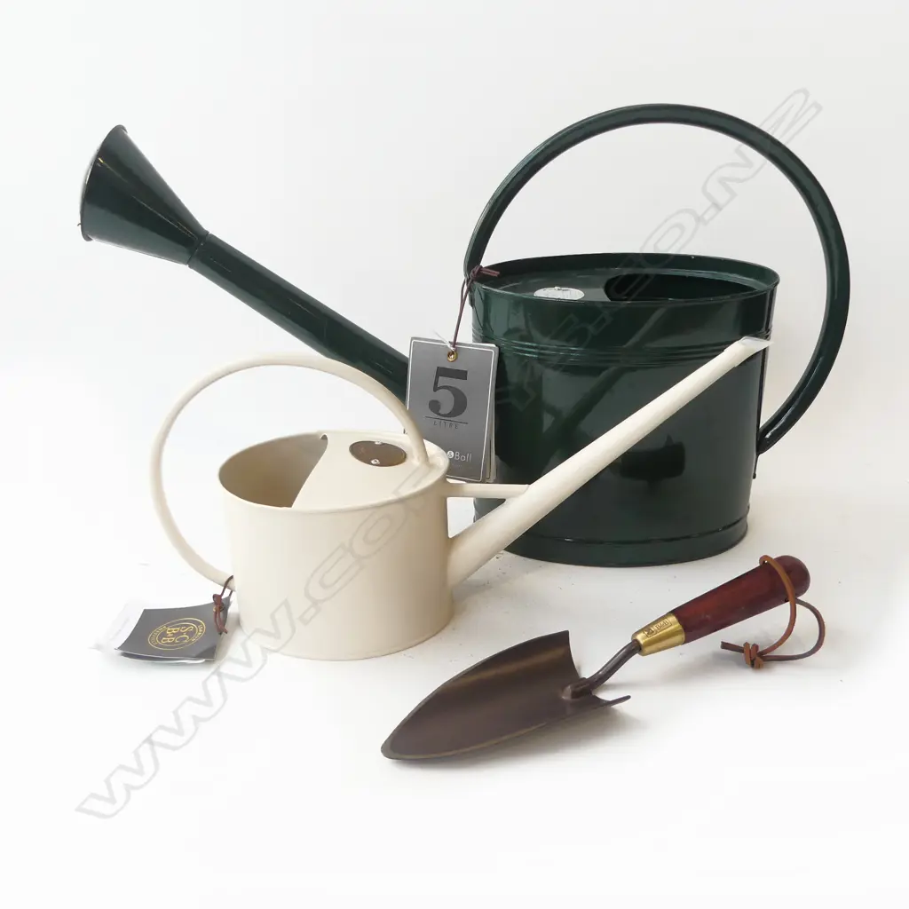 2 BURGON & BALL WATERING CANS + TROWEL Image 1++