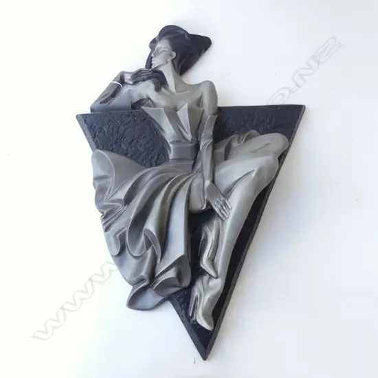 DECO STYLE RESIN WALL PLAQUE 650x465mm