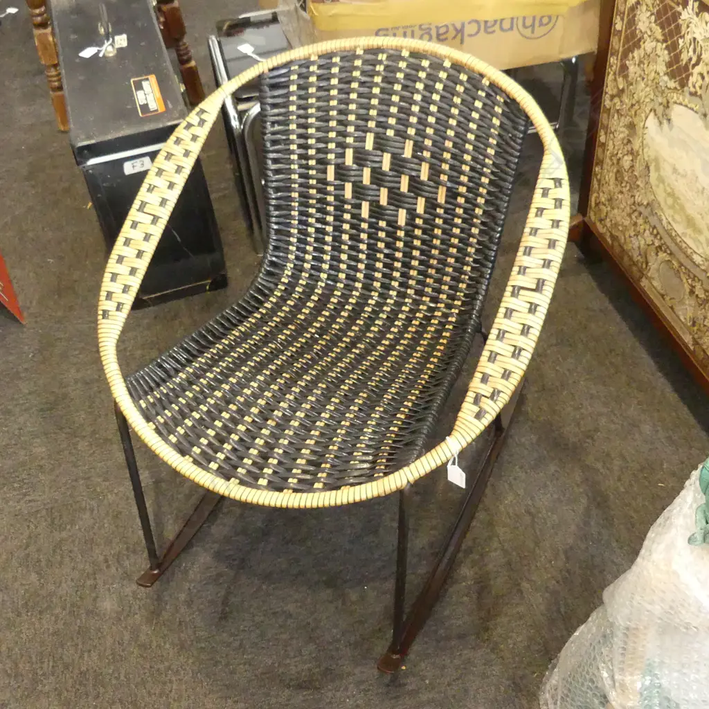 RETRO CANE ROCKING CHAIR Image 1++