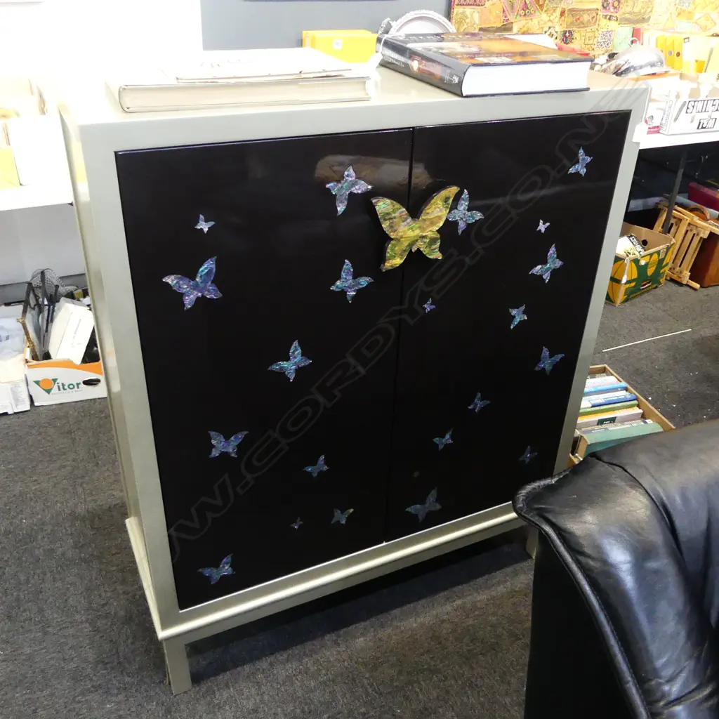 CABINET w. BUTTERFLY DESIGN 1030x370x1200mm Image 1++
