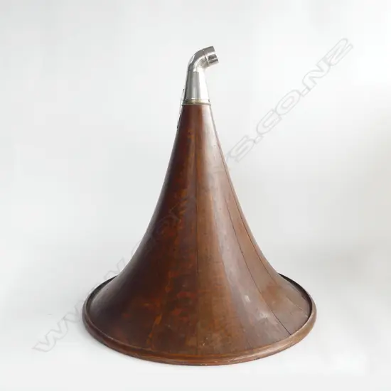 OLD ORIG GRAMAPHONE HORN IN EXCELLENT COND WITH LABEL 'MUSICMASTER US PATENT 1908. H.600X530 Dia mm.