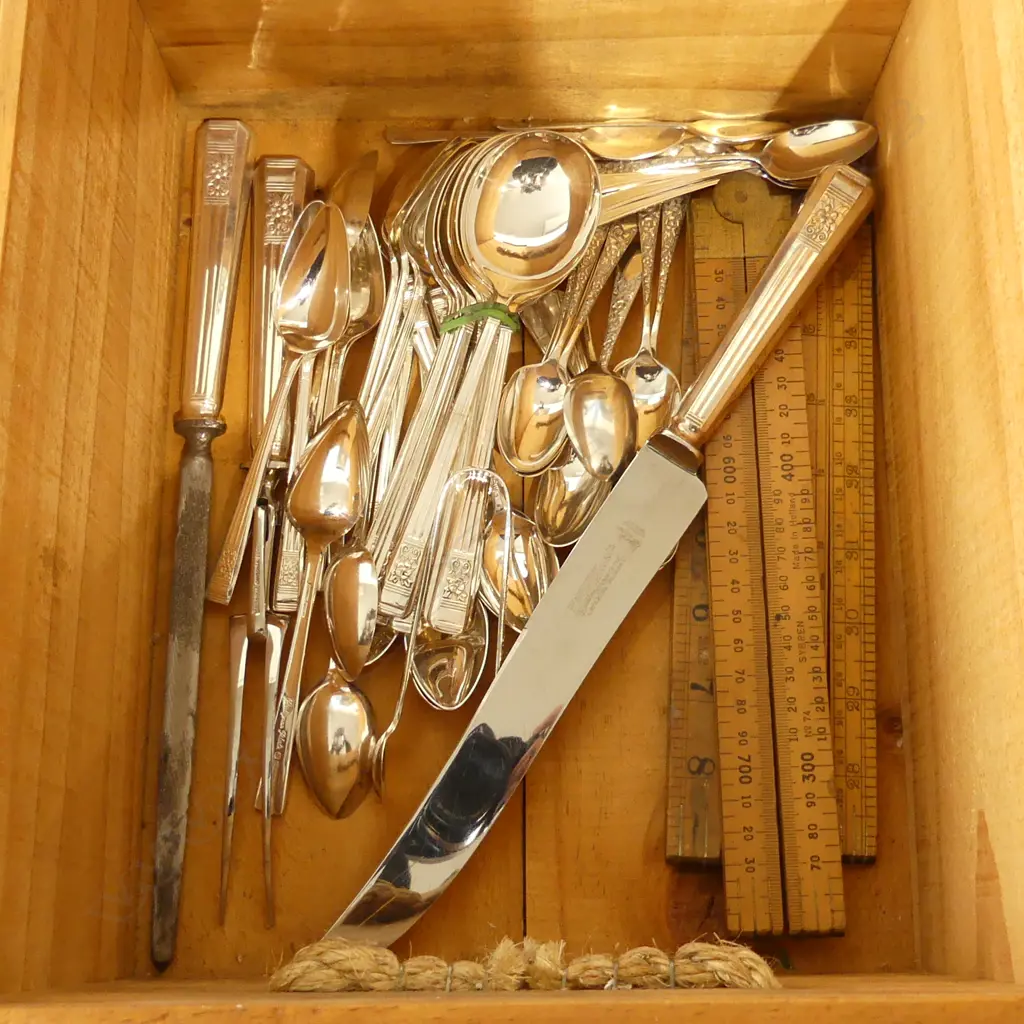 WOODEN CRATE, ASST. EP CUTLERY INCL. CARVING SET, 3 FOLDING RULERS Image 1++