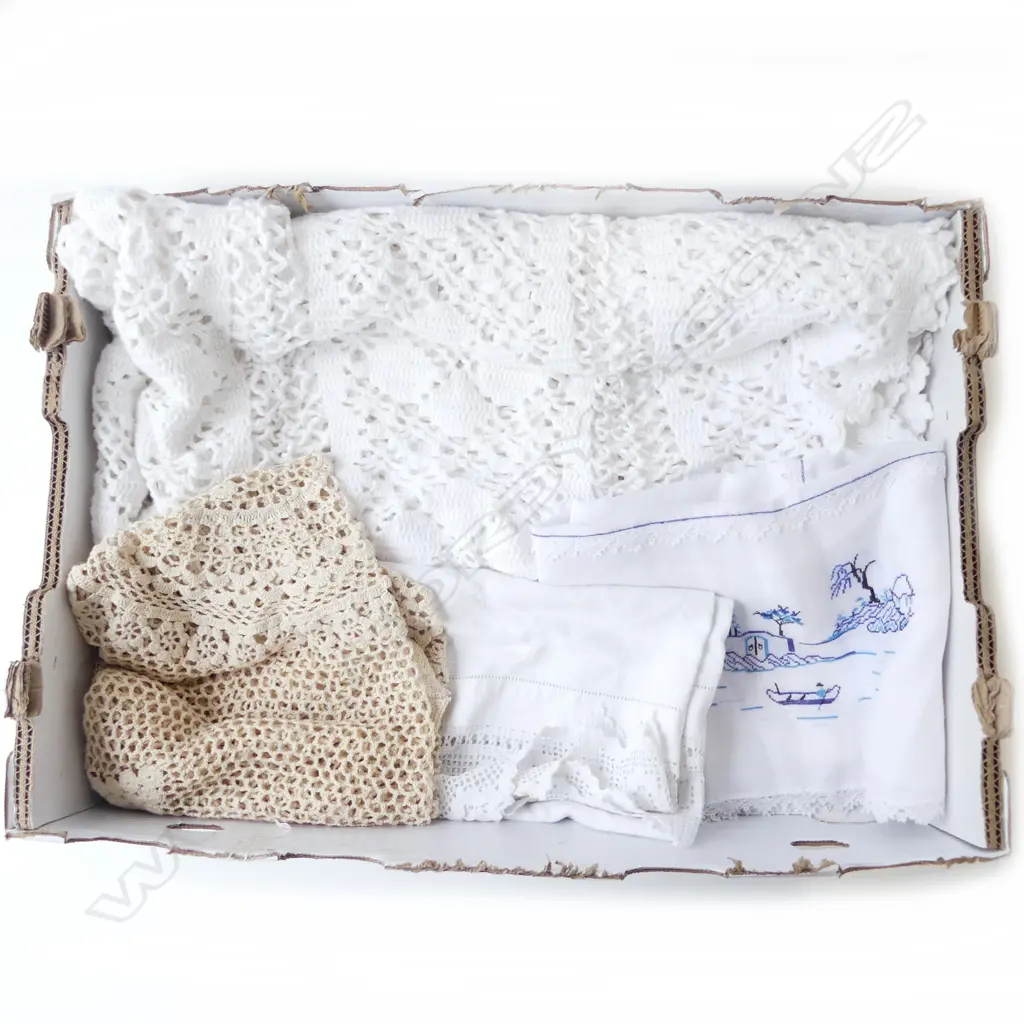 CROCHET TABLECLOTH125MMX210MM IN EXCELLENT CONDITION & 3 SMALLER ASST. TABLECLOTHS Image 1++
