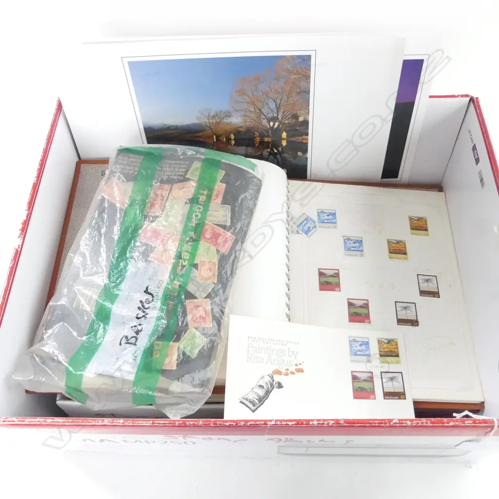 NZ STAMP COLLECTION: 3 ALBUMS + 2 world albums + loose etc Image 1++