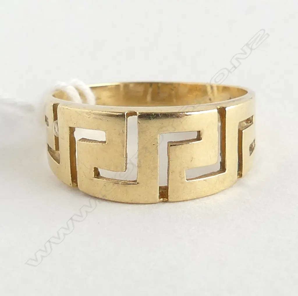 9CT GOLD GREEK KEY BAND 4.34gms SIZE T Image 1++