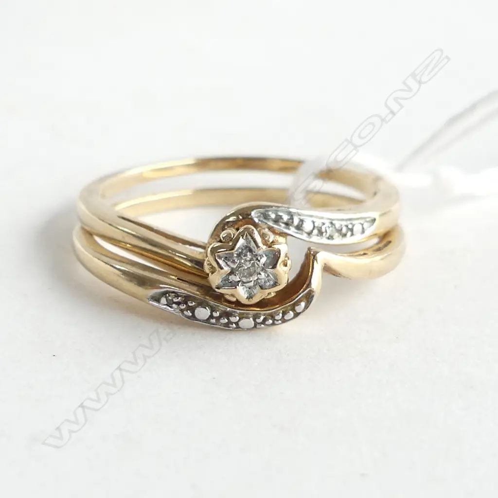 9ct DIAMOND RING w MATCHING BAND 4gm SIZE T Image 1++