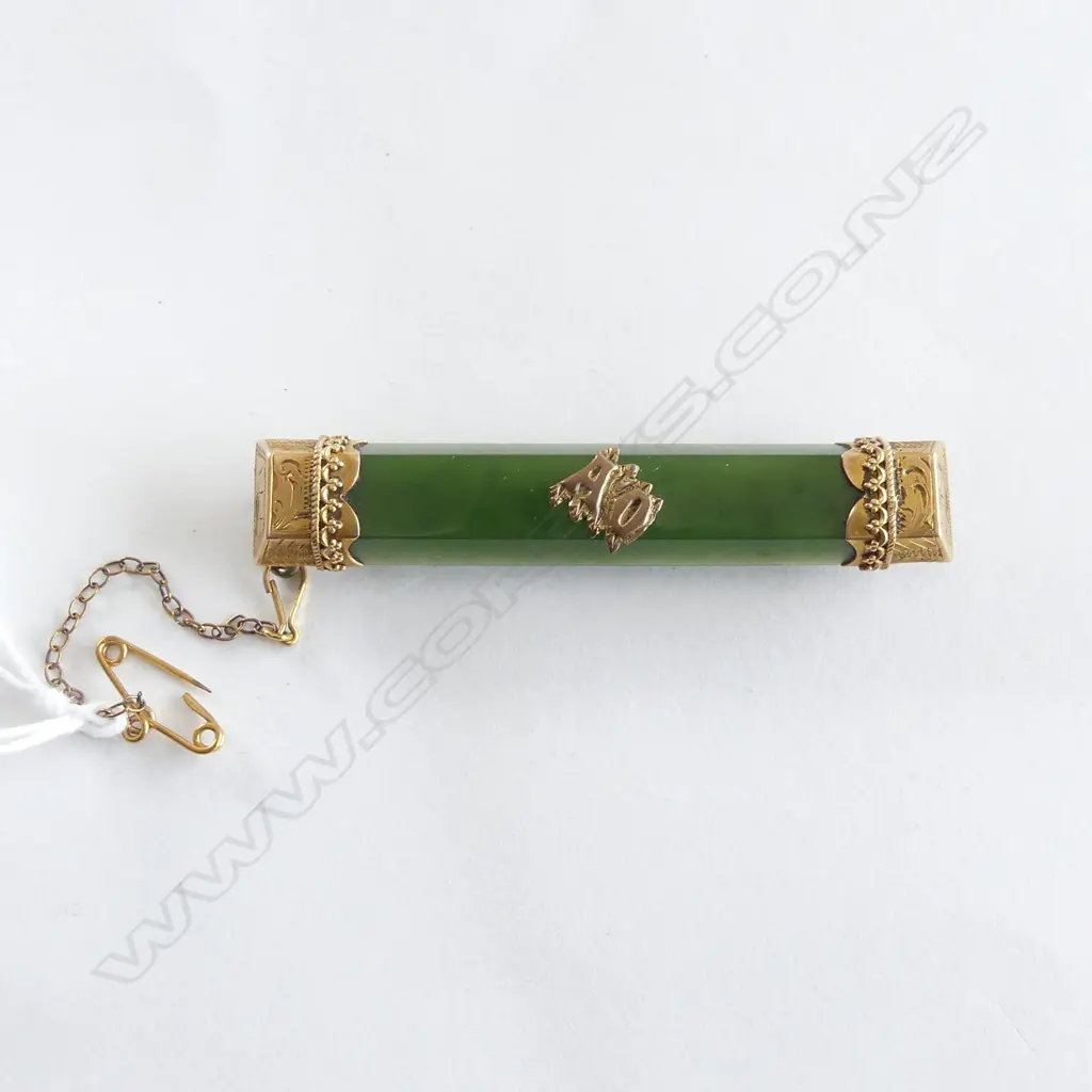c1900 15ct YELLOW GOLD & POUNAMU BAR BROOCH small gold loss Image 1++