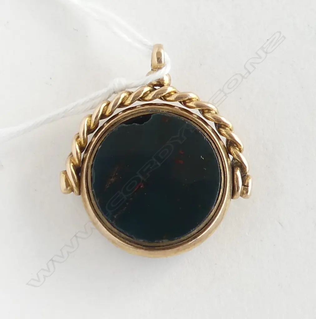 15ct YELLOW GOLD FOB SPINNER set with bloodstone panels Chain curb link frame 9.7gms Image 1++